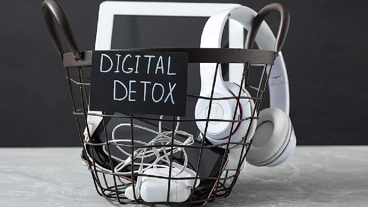 Digital Detox 2026: Reduce Screen Time & Reclaim Your Attention